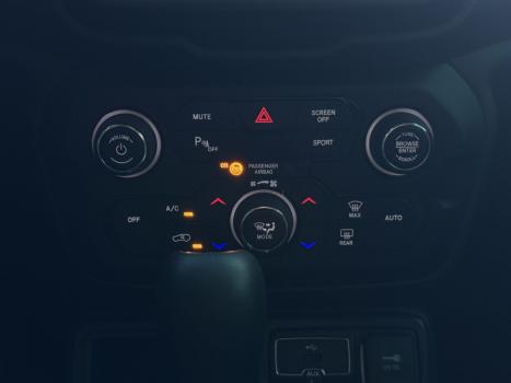 JEEP Renegade 1.8 16V 4P FLEX LONGITUDE AUTOMÁTICO, Foto 7 JEEP Renegade 1.8 16V 4P FLEX LONGITUDE AUTOMÁTICO, Foto 7