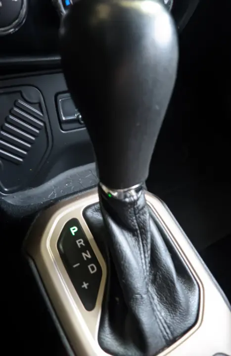 JEEP Renegade 1.8 16V 4P FLEX 75 ANOS 4P AUTOM�TICO, Foto 13