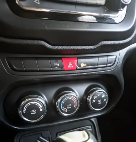 JEEP Renegade 1.8 16V 4P FLEX 75 ANOS 4P AUTOM�TICO, Foto 14