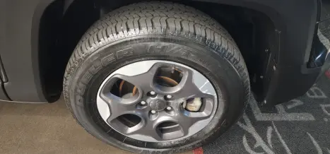 JEEP Renegade 2.0 16V 4P TURBO DIESEL SPORT 4X4 AUTOMÁTICO, Foto 5 JEEP Renegade 2.0 16V 4P TURBO DIESEL SPORT 4X4 AUTOMÁTICO, Foto 5