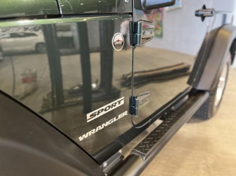 JEEP Wrangler 3.8 V6 12V SPORT TETO R�GIDO AUTOM�TICO, Foto 2