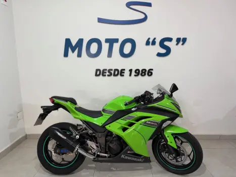KAWASAKI Ninja 300 , Foto 1