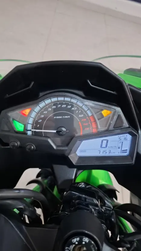 KAWASAKI Ninja 300 ABS, Foto 2