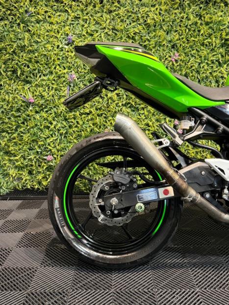 KAWASAKI Ninja 400 , Foto 3