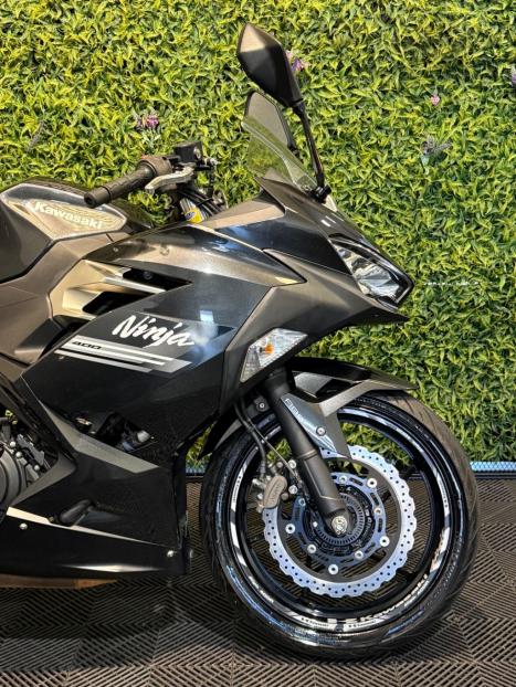 KAWASAKI Ninja 400 , Foto 5