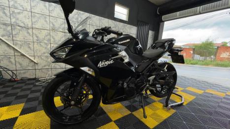 KAWASAKI Ninja 400 , Foto 2