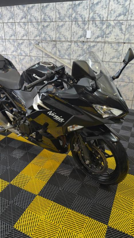 KAWASAKI Ninja 400 , Foto 3