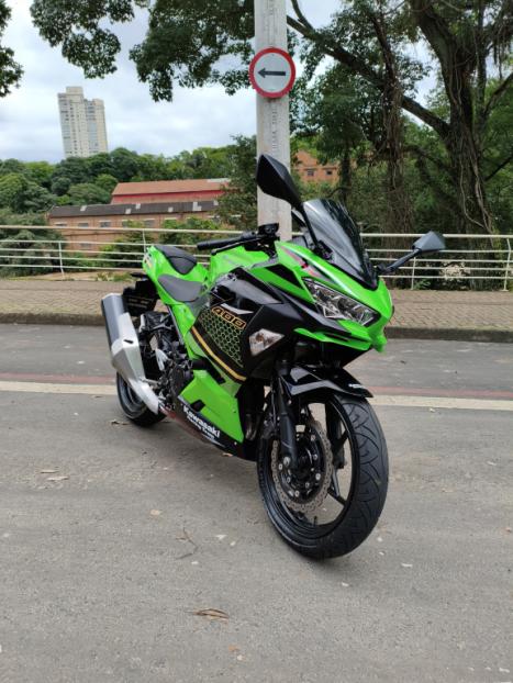 KAWASAKI Ninja 400 , Foto 2