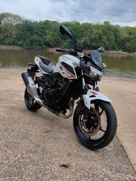 KAWASAKI Z 400 ABS, Foto 2