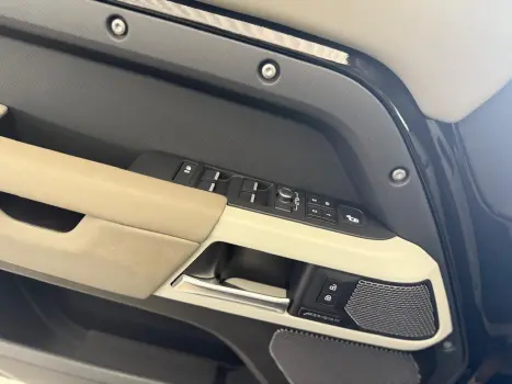 LAND ROVER Defender 110 2.0 16V 4P P300 SE AWD AUTOM�TICO, Foto 23