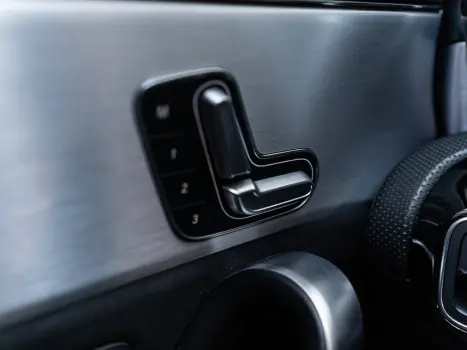 MERCEDES-BENZ A 35 AMG Sedan 2.0 16V 4P CGI 4MATIC 7G-TRONIC DCT AUTOM�TICO, Foto 24