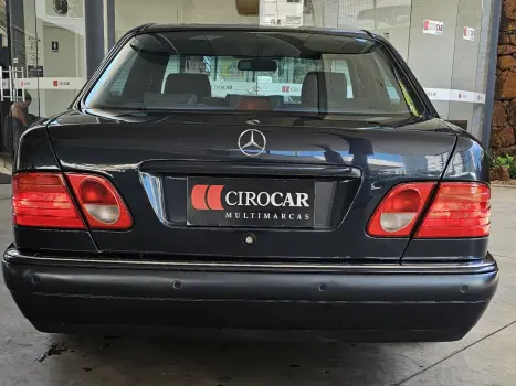 MERCEDES-BENZ E 430 4.3 V8 32V 4P AVANTGARDE AUTOMÁTICO, Foto 6 MERCEDES-BENZ E 430 4.3 V8 32V 4P AVANTGARDE AUTOMÁTICO, Foto 6