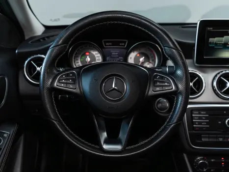 MERCEDES-BENZ GLA 200 1.6 16V 4P FLEX CGI ADVANCE TURBO AUTOMÁTICO, Foto 12 MERCEDES-BENZ GLA 200 1.6 16V 4P FLEX CGI ADVANCE TURBO AUTOMÁTICO, Foto 12