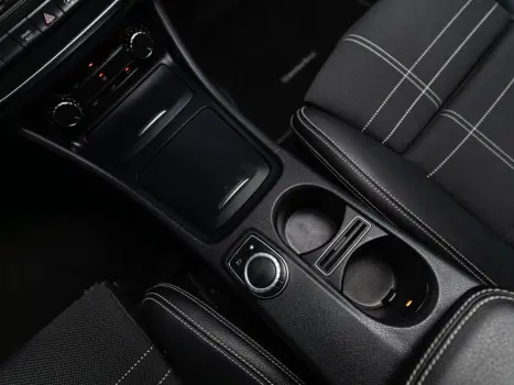 MERCEDES-BENZ GLA 200 1.6 16V 4P FLEX CGI ADVANCE TURBO AUTOMÁTICO, Foto 16 MERCEDES-BENZ GLA 200 1.6 16V 4P FLEX CGI ADVANCE TURBO AUTOMÁTICO, Foto 16