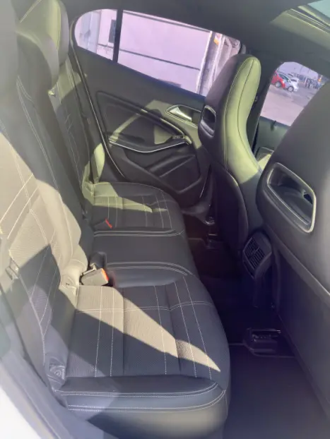 MERCEDES-BENZ GLA 200 1.6 16V 4P CGI VISION TURBO AUTOMTICO, Foto 9