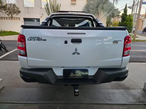 MITSUBISHI L 200 Savana 2.5 SAVANA 4X4 TURBO DIESEL CABINE DUPLA, Foto 5