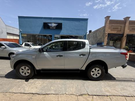 MITSUBISHI L 200 Triton 2.4 16V SPORT GLX 4X4 CABINE DUPLA TURBO DIESEL, Foto 2