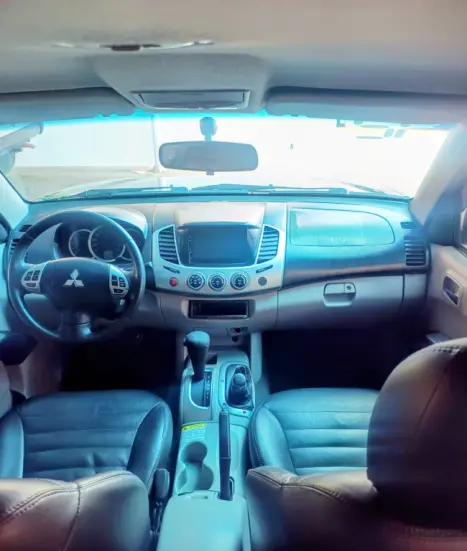 MITSUBISHI L 200 Triton 3.2 16V HPE 4X4 CABINE DUPLA TURBO DIESEL INTERCOOLER AUTOM�TICO, Foto 7