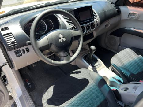 MITSUBISHI L 200 Triton 2.4 16V FLEX HLS CABINE DUPLA, Foto 9