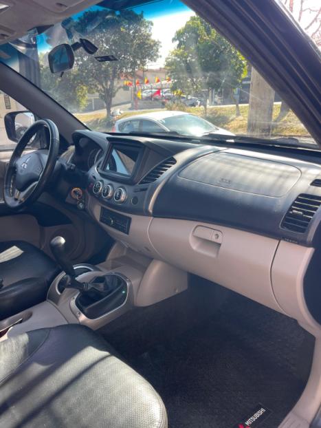 MITSUBISHI L 200 Triton 3.5 V6 HPE 4X4 FLEX CABINE DUPLA AUTOM�TICO, Foto 10
