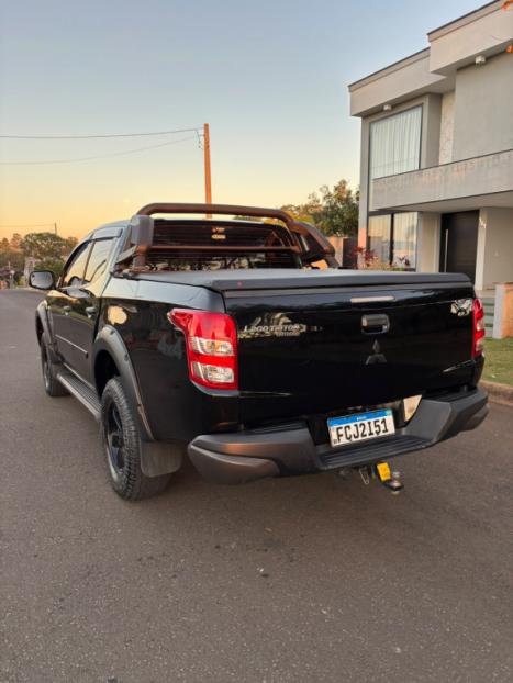 MITSUBISHI L 200 Triton 2.4 16V SPORT GLX 4X4 CABINE DUPLA TURBO DIESEL, Foto 4