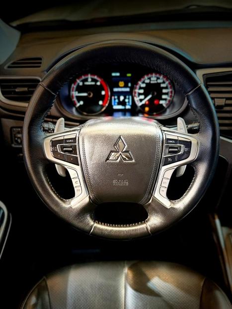 MITSUBISHI L 200 Triton 2.4 16V SPORT HPE-S 4X4 CABINE DUPLA TURBO DIESEL AUTOM�TICO, Foto 7