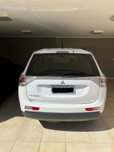 MITSUBISHI Outlander 2.0 16V 4P AUTOMÁTICO, Foto 2 MITSUBISHI Outlander 2.0 16V 4P AUTOMÁTICO, Foto 2