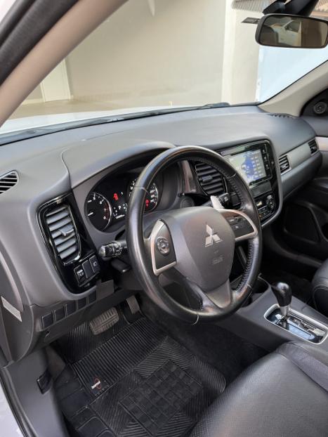 MITSUBISHI Outlander 2.0 16V 4P AUTOMÁTICO, Foto 6 MITSUBISHI Outlander 2.0 16V 4P AUTOMÁTICO, Foto 6