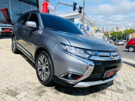 MITSUBISHI Outlander 3.0 V6 24V 4P GT 4X4 AUTOM�TICO, Foto 2
