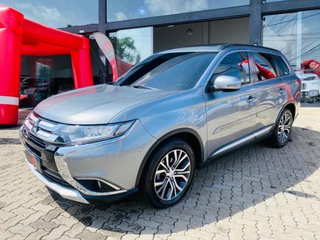 MITSUBISHI Outlander 3.0 V6 24V 4P GT 4X4 AUTOM�TICO, Foto 3