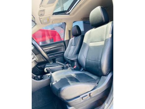 MITSUBISHI Outlander 3.0 V6 24V 4P GT 4X4 AUTOM�TICO, Foto 10