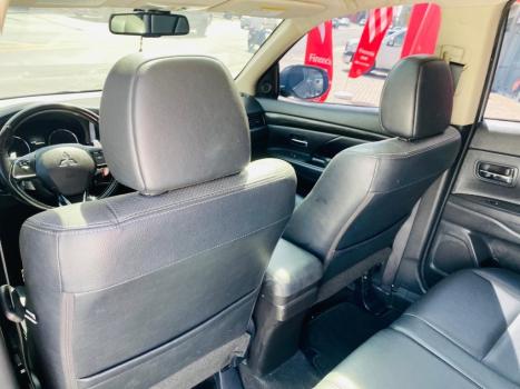 MITSUBISHI Outlander 3.0 V6 24V 4P GT 4X4 AUTOM�TICO, Foto 11