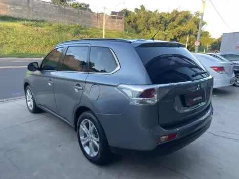 MITSUBISHI Outlander 3.0 V6 24V 4P GT4 4X4 AUTOM�TICO, Foto 4