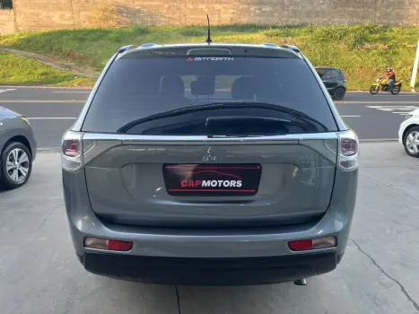 MITSUBISHI Outlander 3.0 V6 24V 4P GT4 4X4 AUTOM�TICO, Foto 6