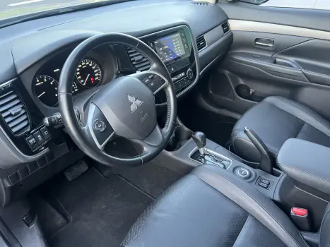 MITSUBISHI Outlander 3.0 V6 24V 4P GT4 4X4 AUTOM�TICO, Foto 7