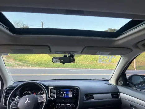 MITSUBISHI Outlander 3.0 V6 24V 4P GT4 4X4 AUTOM�TICO, Foto 9