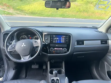 MITSUBISHI Outlander 3.0 V6 24V 4P GT4 4X4 AUTOM�TICO, Foto 10