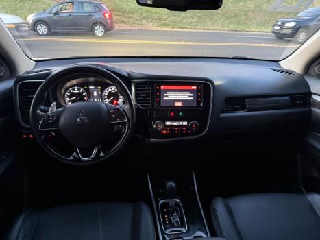 MITSUBISHI Outlander 3.0 V6 24V 4P GT 4X4 AUTOM�TICO, Foto 8