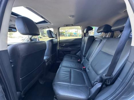 MITSUBISHI Outlander 3.0 V6 24V 4P GT4 4X4 AUTOM�TICO, Foto 6