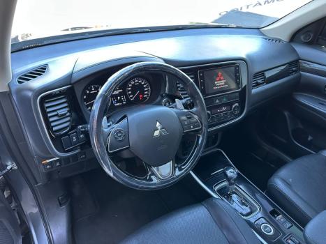 MITSUBISHI Outlander 3.0 V6 24V 4P GT4 4X4 AUTOM�TICO, Foto 9