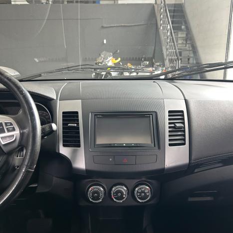 MITSUBISHI Outlander 3.0 V6 24V 4P 4X4 AUTOM�TICO, Foto 9