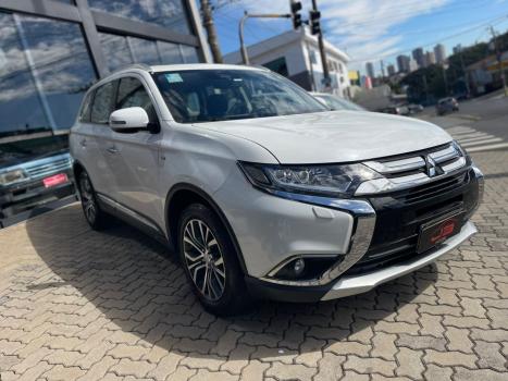 MITSUBISHI Outlander 3.0 V6 24V 4P GT 4X4 AUTOM�TICO, Foto 3