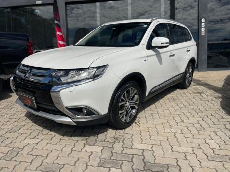 MITSUBISHI Outlander 3.0 V6 24V 4P GT 4X4 AUTOM�TICO, Foto 4
