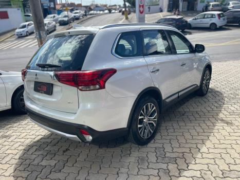 MITSUBISHI Outlander 3.0 V6 24V 4P GT 4X4 AUTOM�TICO, Foto 6