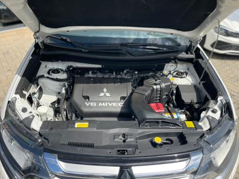 MITSUBISHI Outlander 3.0 V6 24V 4P GT 4X4 AUTOM�TICO, Foto 11