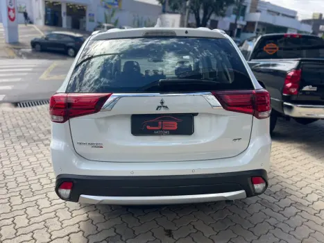 MITSUBISHI Outlander 3.0 V6 24V 4P GT 4X4 AUTOMÁTICO, Foto 2
