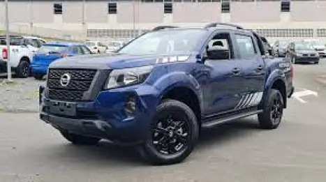 NISSAN Frontier 2.3 ATTACK CABINE DUPLA 4X4 BI-TURBO DIESEL AUTOMTICO, Foto 2