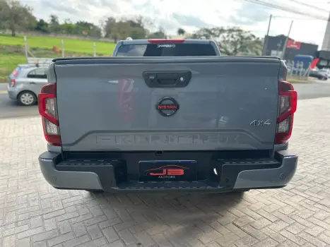 NISSAN Frontier 2.3 16V PRO4X CABINE DUPLA 4X4 BI-TURBO DIESEL AUTOMÁTICO, Foto 4