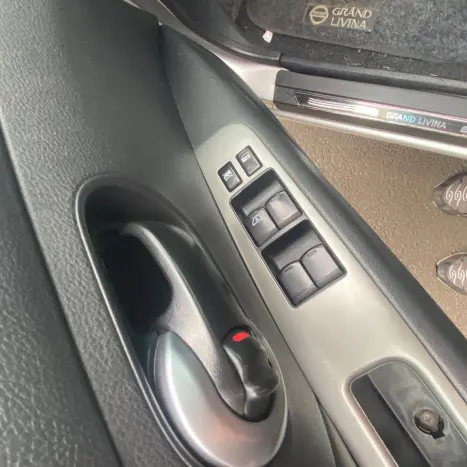 NISSAN Livina 1.8 16V 4P SL X-GEAR FLEX AUTOMTICO, Foto 10