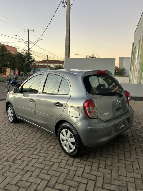 NISSAN March 1.0 16V 4P S FLEX, Foto 4